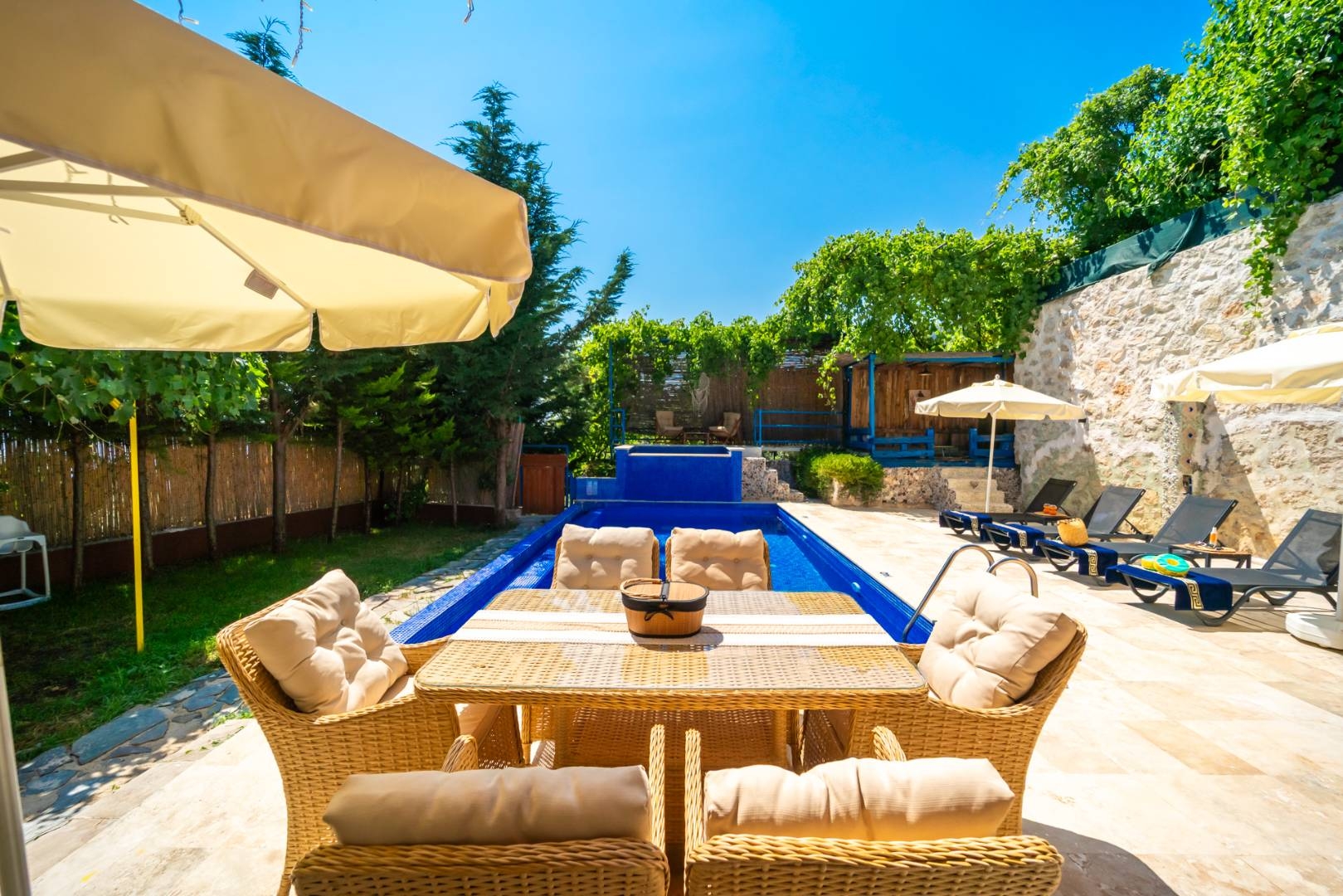 Kaş İslamlar'da Muhteşem Doğada, Özel Havuzlu, Bahçeli Villa