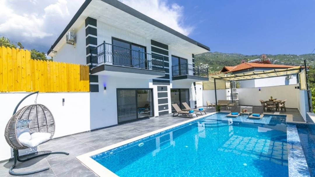 Kaş İslamlar'da Nezih Konumda, Özel Havuzlu, Lüks Villa