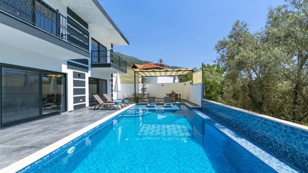Kaş İslamlar'da Nezih Konumda, Özel Havuzlu, Lüks Villa