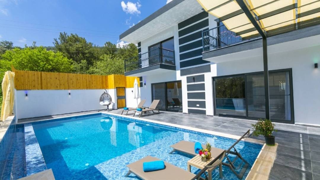 Kaş İslamlar'da Nezih Konumda, Özel Havuzlu, Lüks Villa