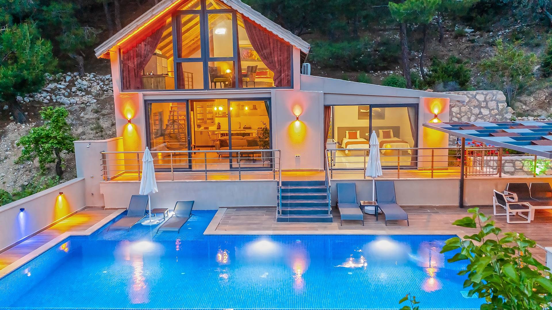 Kaş İslamlar'da Nezih Konumda, Sonsuzluk Havuzlu, Lüks Villa
