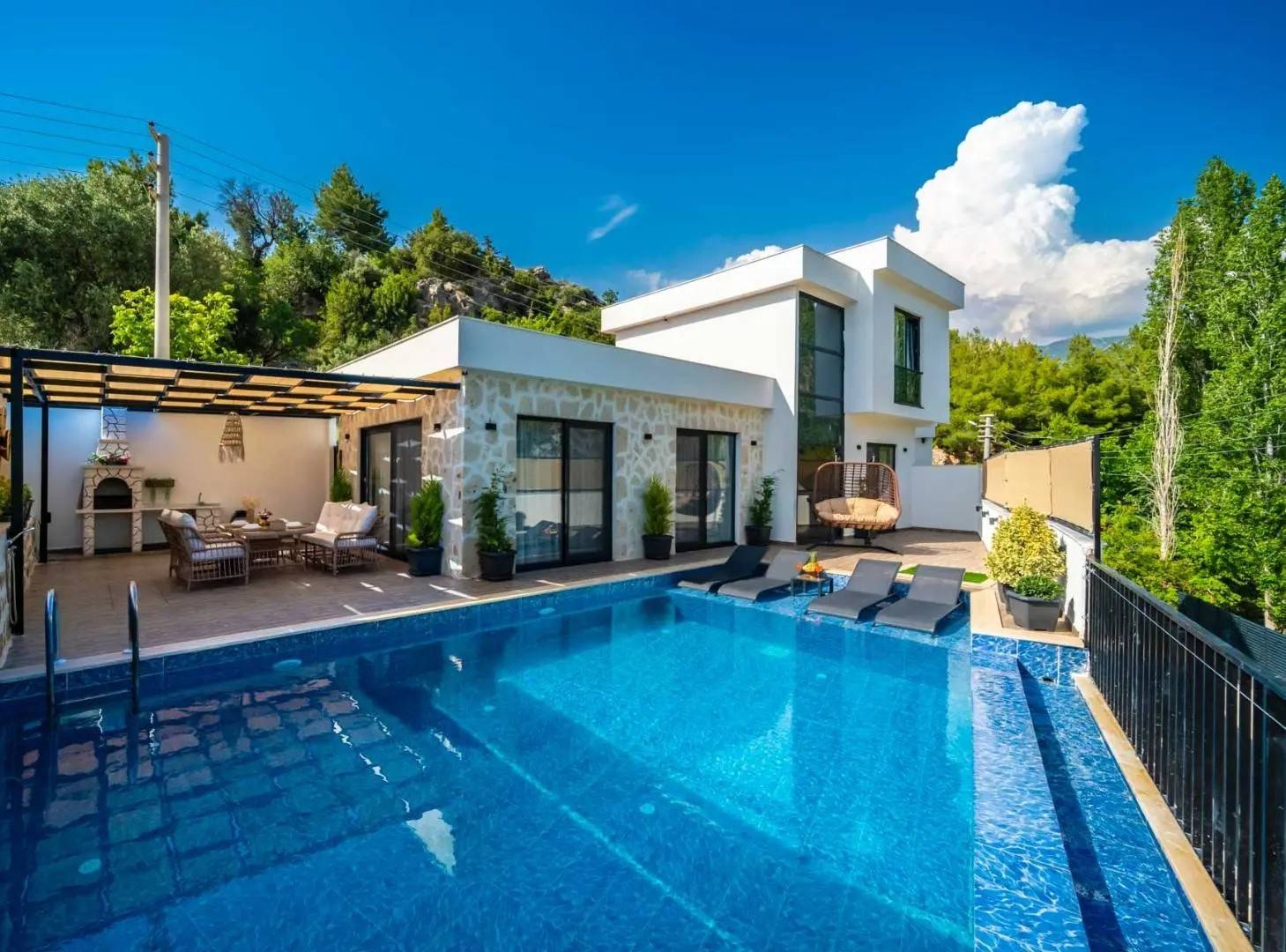 Kaş İslamlar'da Orman Manzaralı, Özel Havuzlu, 4 Kişilik Villa