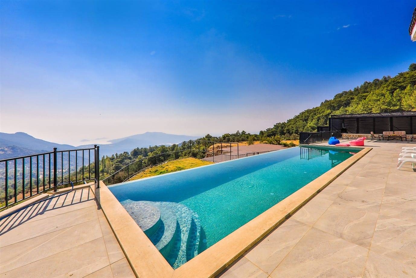 Kaş İslamlar'da Otantik Tasarımlı, Özel Havuzlu, 4 Kişilik Taş Villa