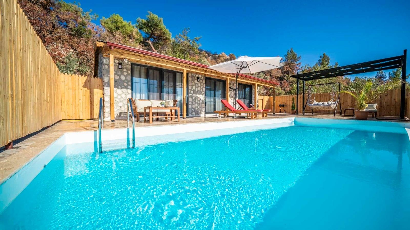 Kaş İslamlar'da Sakin Doğada, Özel Havuzlu, Balayı Villası