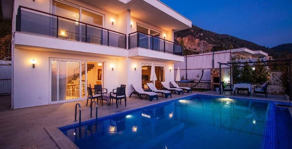 Kaş İslamlar'da Sakin Konumda, Özel Havuzlu, Jakuzili, Ferah Villa