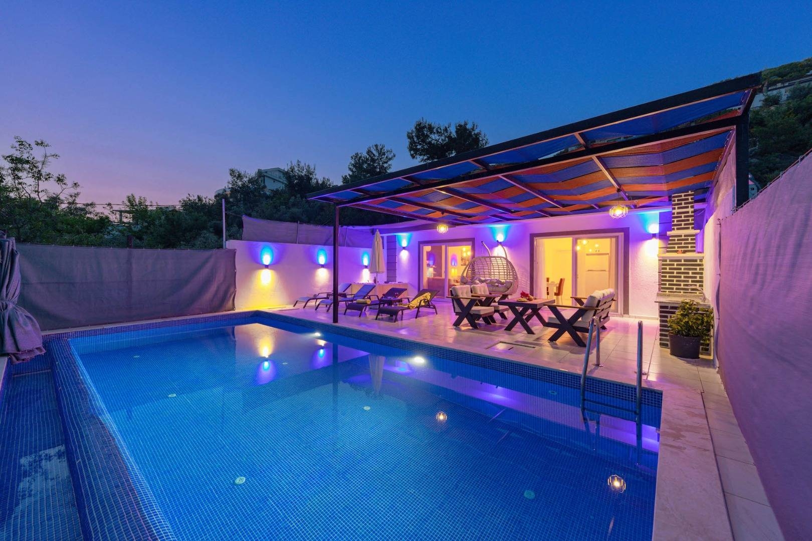 Kaş İslamlar'da Sakin Konumda, Özel Havuzlu, Konforlu Villa