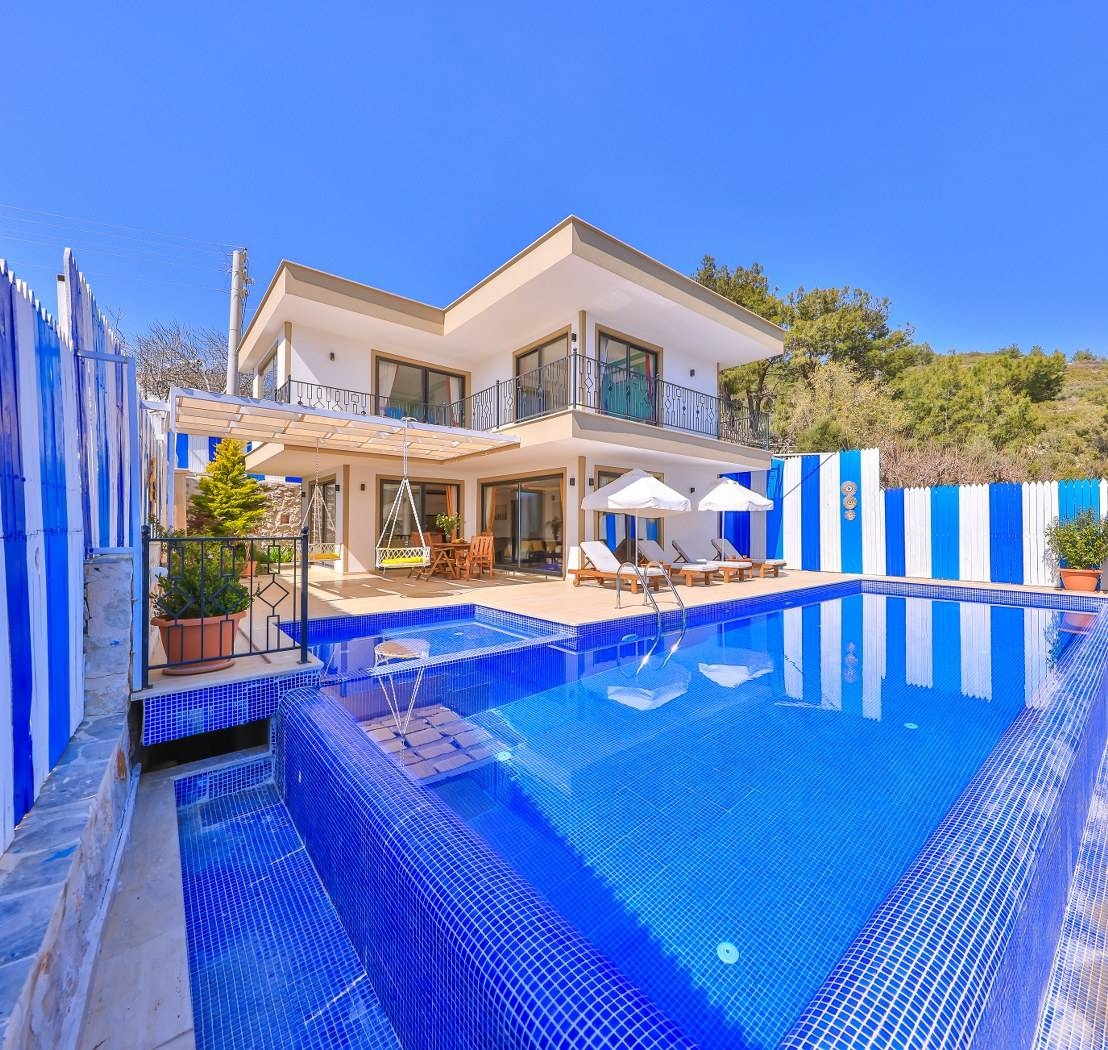 Kaş İslamlar'da Şehrin Gürültüsünden Uzakta, Özel Havuzlu, Şık Villa