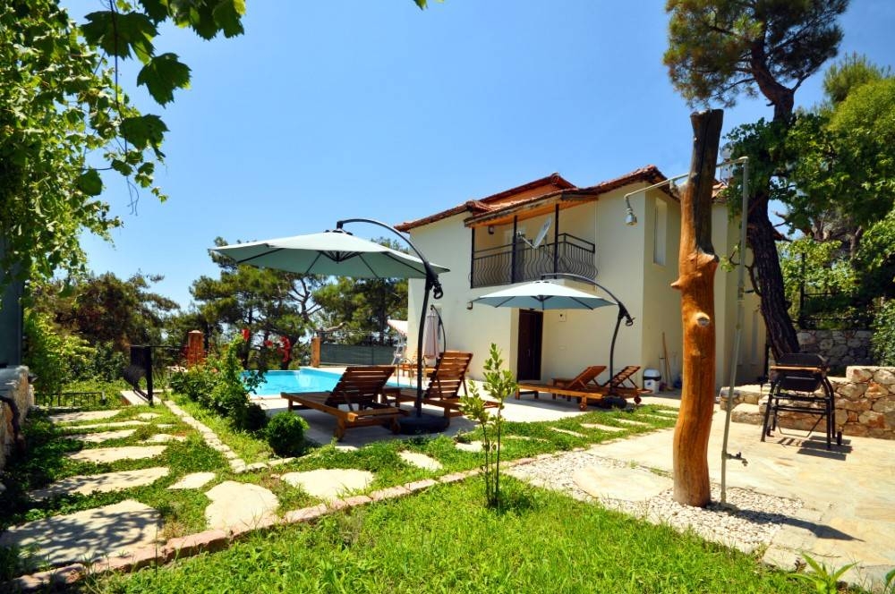 Kaş İslamlar'da Yeşillikler İçerisinde, Özel Havuzlu, 8 Kişilik Villa