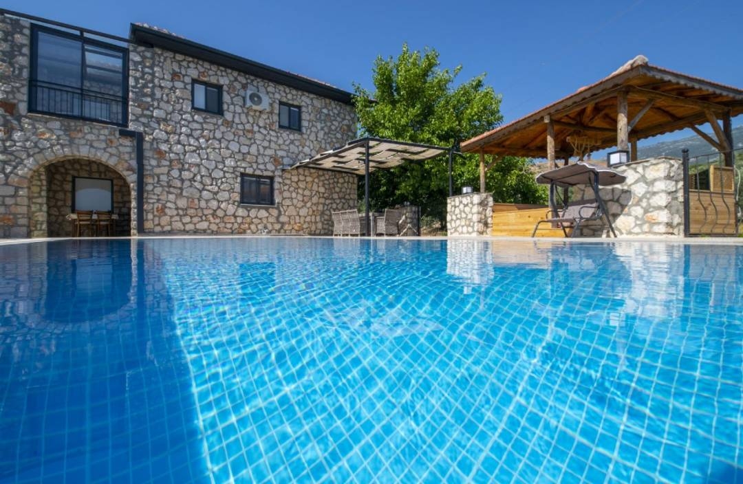 Kaş İslamlar'da Yeşillikler İçerisinde, Özel Havuzlu, Taş Villa
