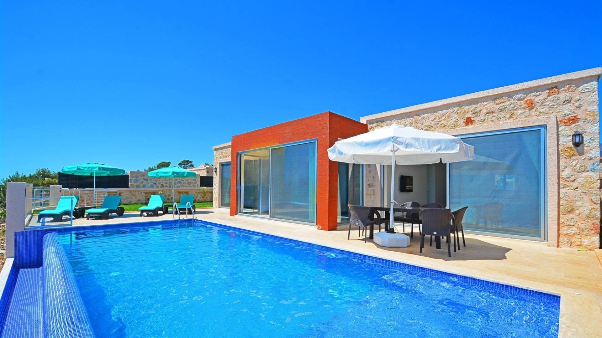 Kaş Kalkan'da Büyüleyici Deniz Manzaralı, Özel Havuzlu, Hamamlı Villa