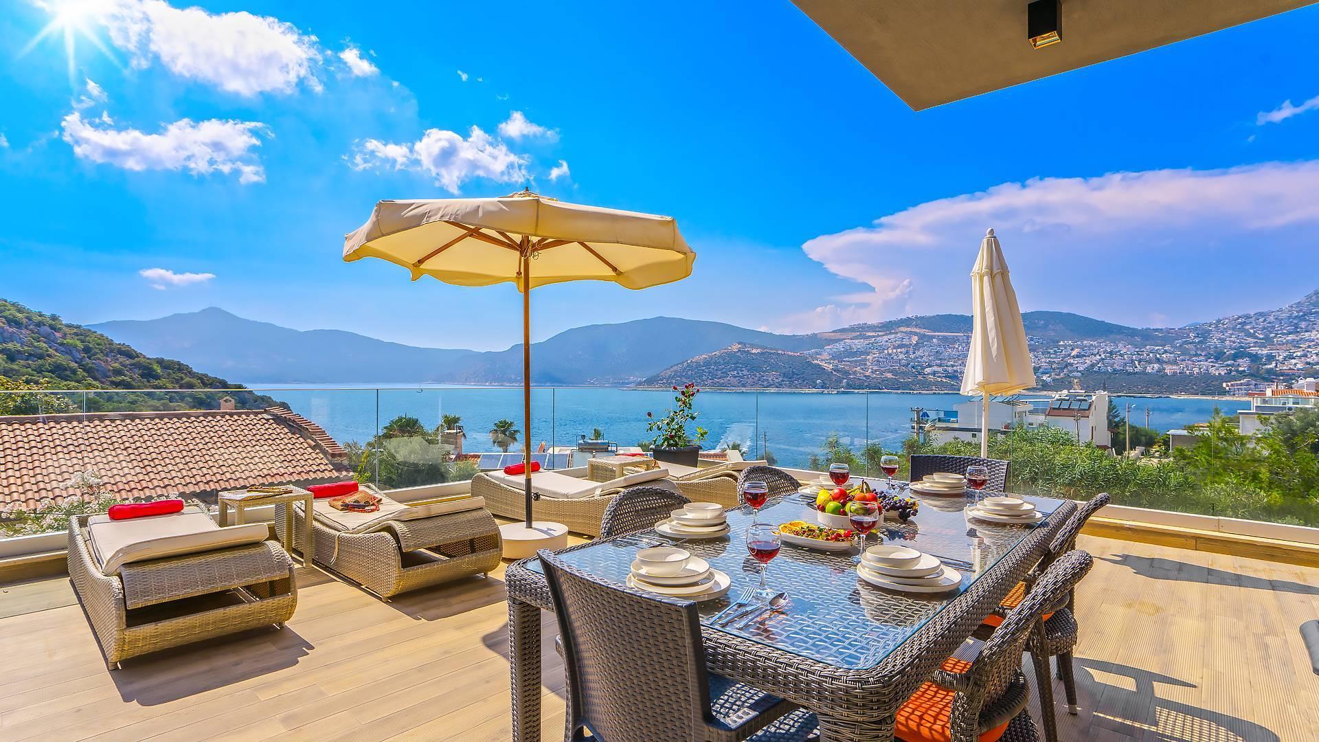 Kaş Kalkan'da Deniz Manzaralı, Isıtmalı Havuzlu, Görkemli Villa-43687