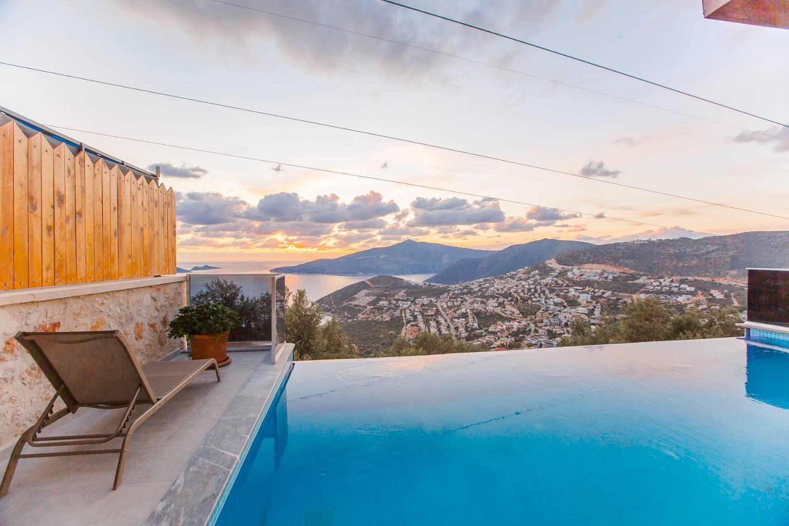 Kaş Bezirgan'da Enfes Deniz Manzaralı, Özel Havuzlu, 4 Kişilik Villa-40142