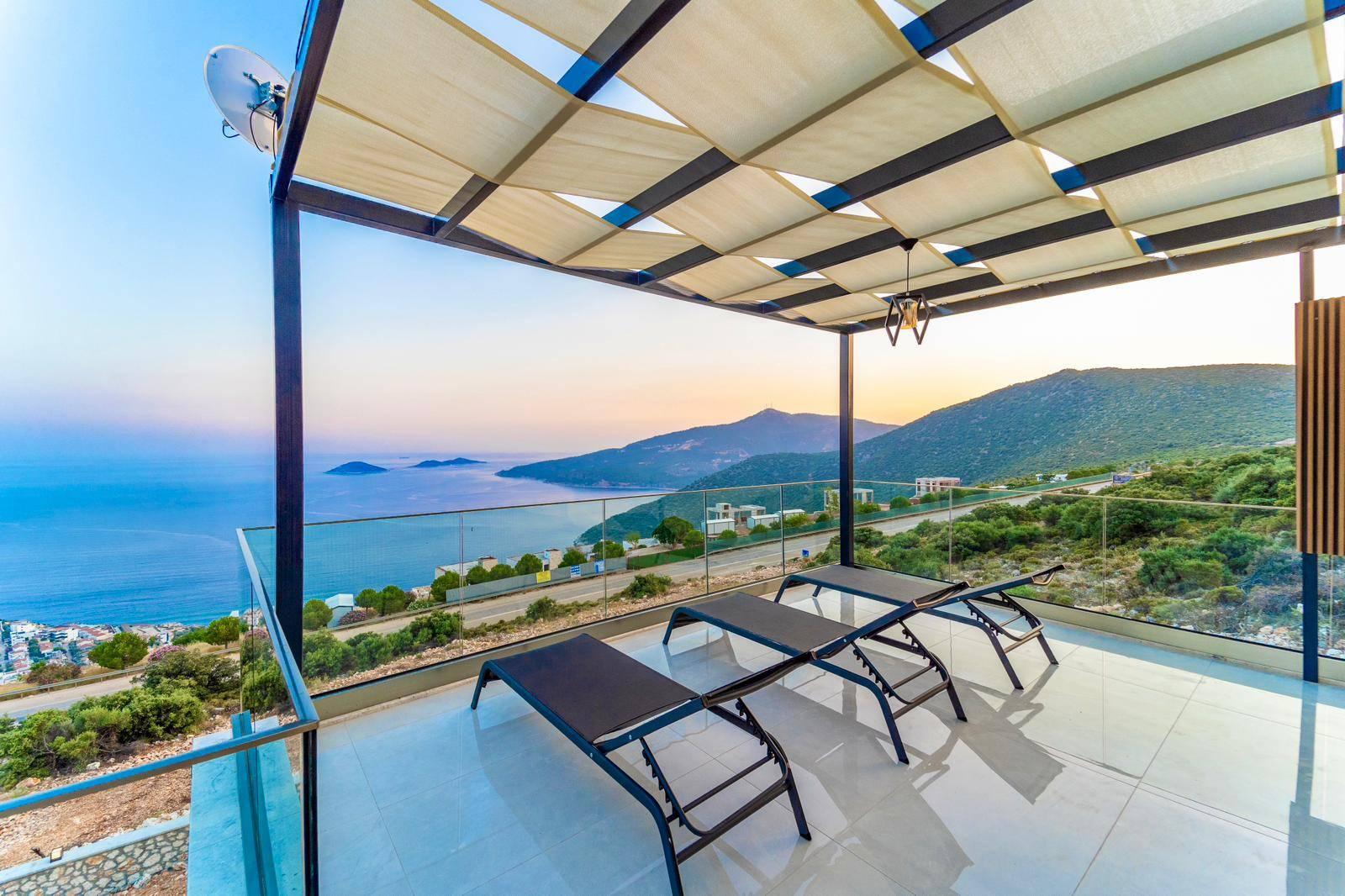 Kaş Kalkan'da Deniz Manzaralı, Modern Tasarımlı, Konforlu Villa-42897