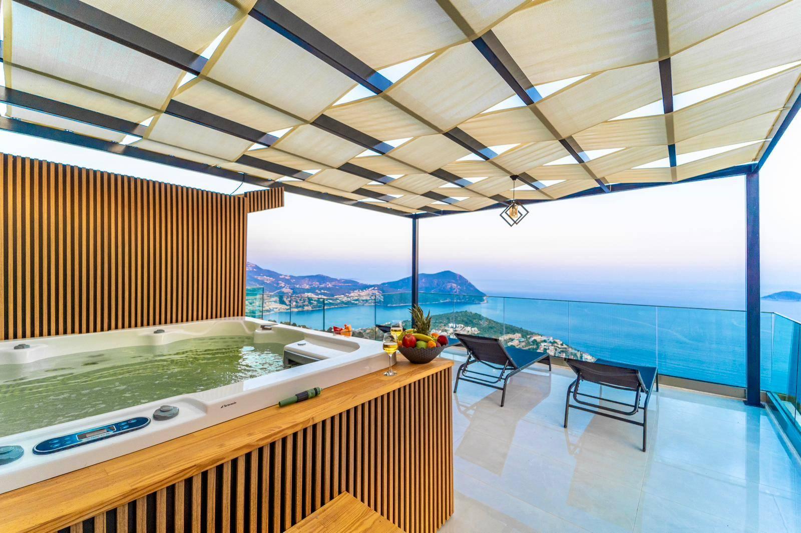 Kaş Kalkan'da Deniz Manzaralı, Modern Tasarımlı, Konforlu Villa-42897