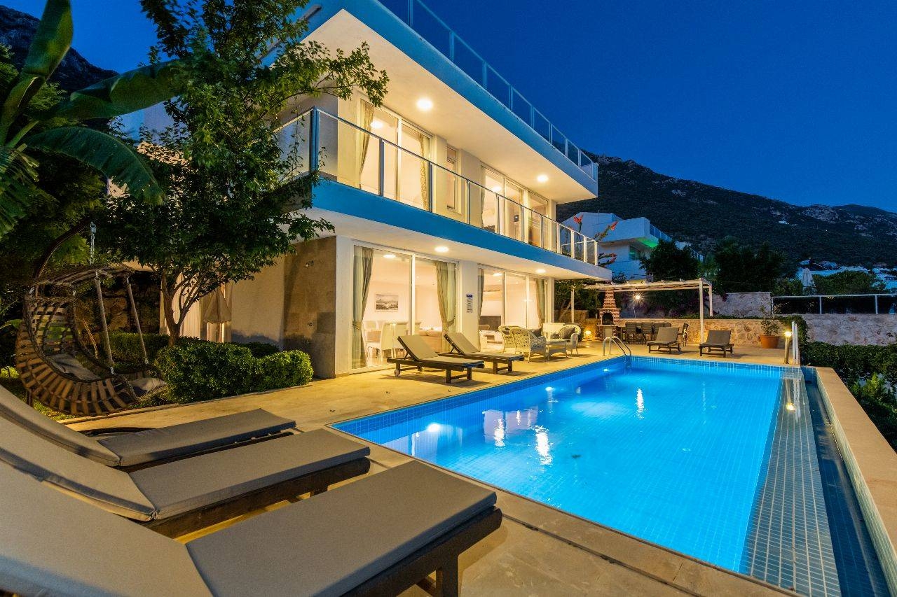 Kaş Kalkan'da Deniz Manzaralı, Özel Havuzlu, 10 Kişilik Villa