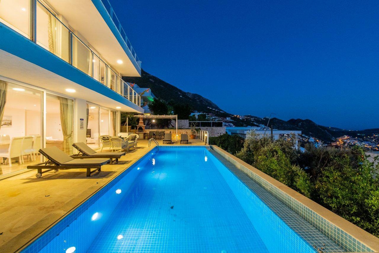 Kaş Kalkan'da Deniz Manzaralı, Özel Havuzlu, 10 Kişilik Villa