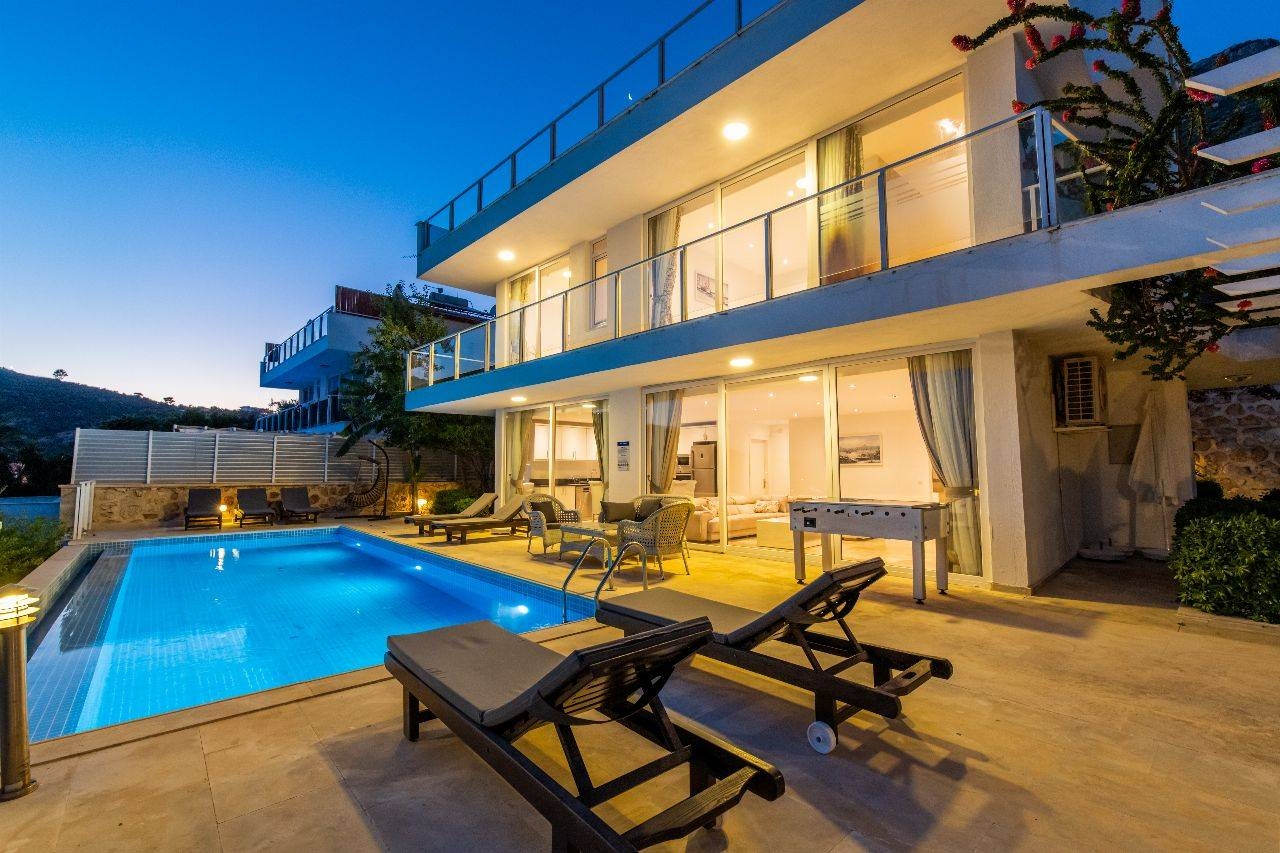 Kaş Kalkan'da Deniz Manzaralı, Özel Havuzlu, 10 Kişilik Villa
