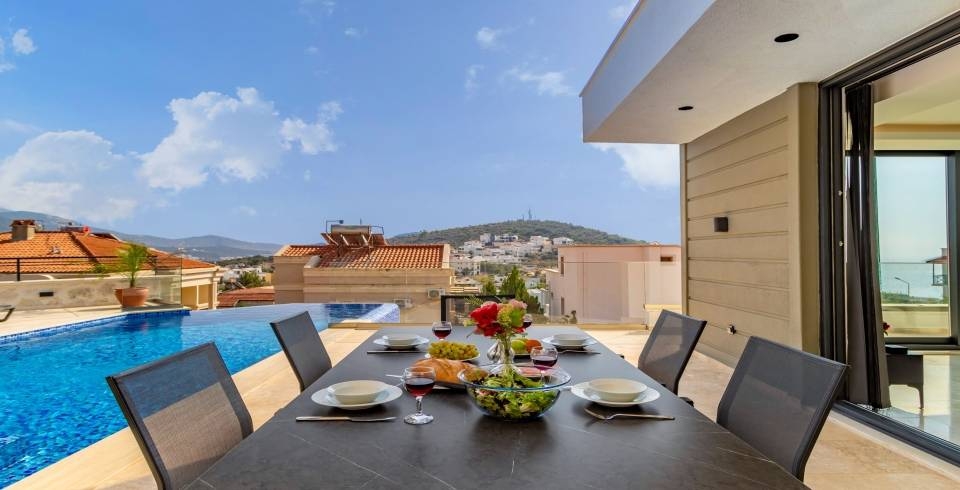 Kaş Kalkan'da Deniz Manzaralı, Özel Havuzlu, 6 Kişilik, Lüks Villa