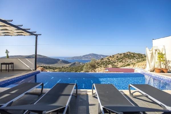 Kaş Kalkan'da Deniz Manzaralı, Özel Havuzlu, Jakuzili Villa