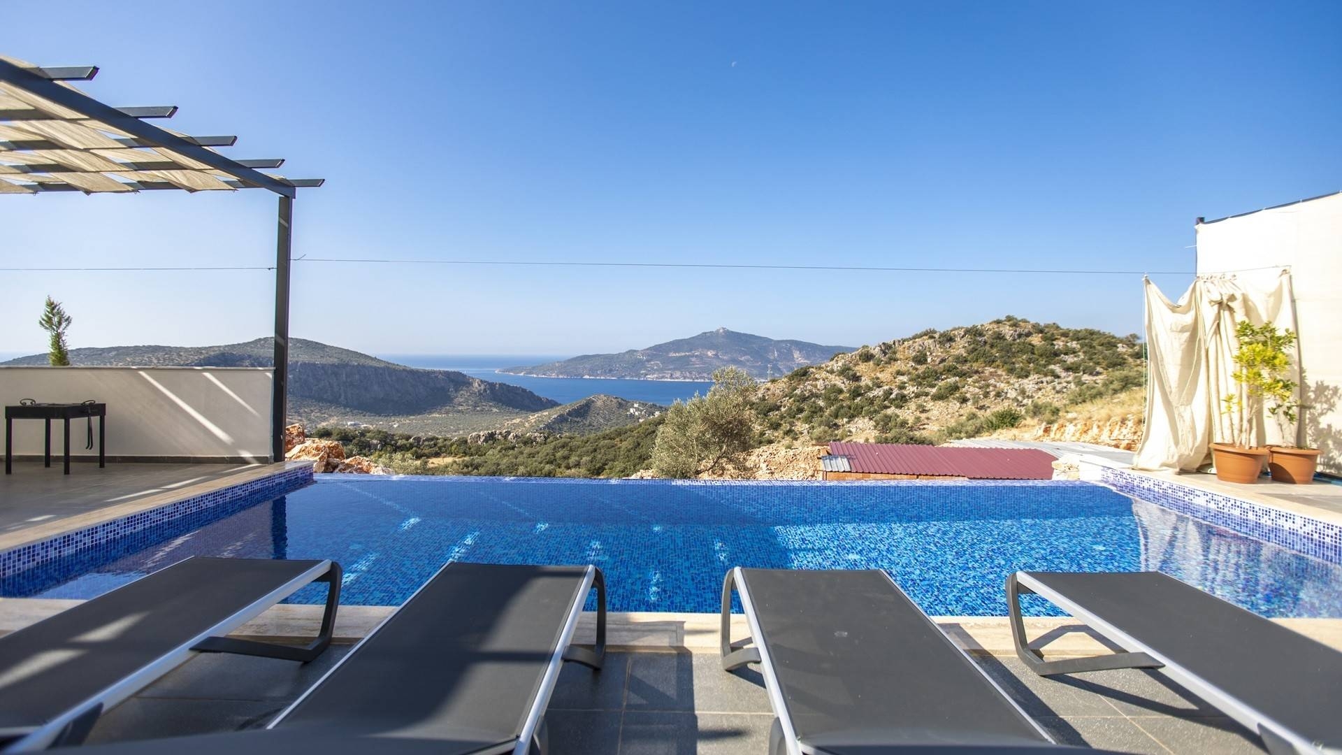 Kaş Kalkan'da Deniz Manzaralı, Özel Havuzlu, Jakuzili Villa