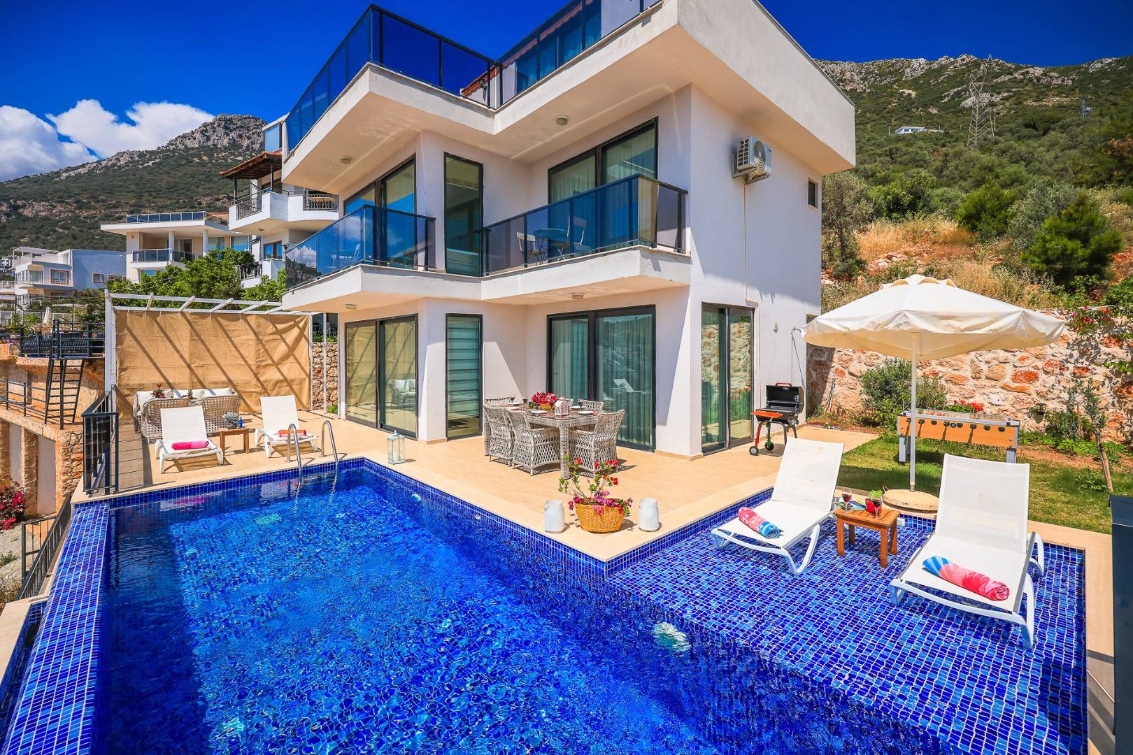 Kaş Kalkan'da Merkezi Konumda, Özel Havuzlu, Kiralık Villa