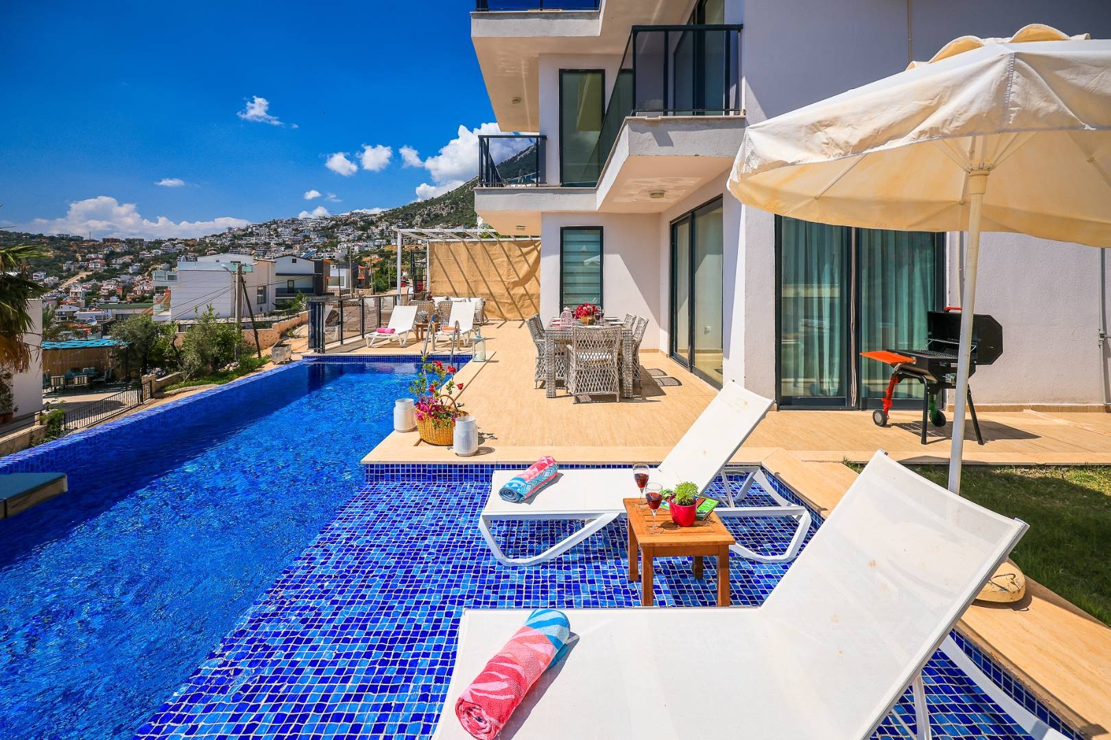 Kaş Kalkan'da Merkezi Konumda, Özel Havuzlu, Kiralık Villa