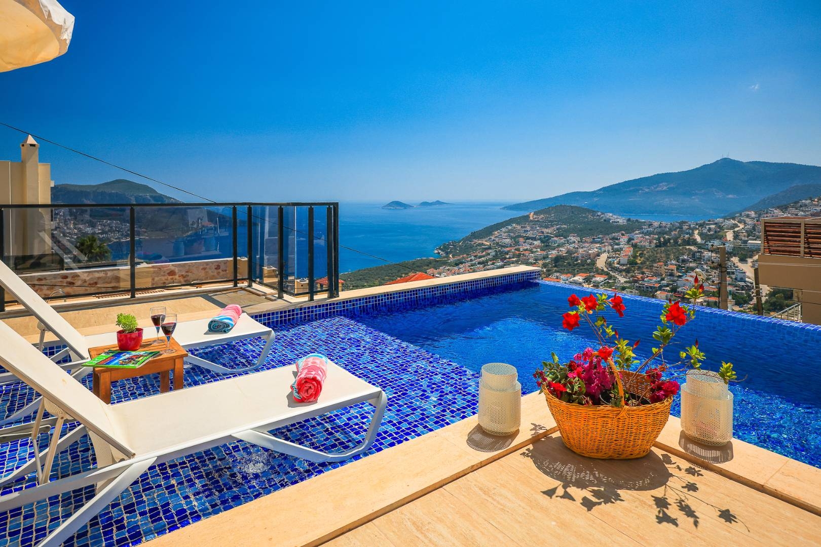 Kaş Kalkan'da Merkezi Konumda, Özel Havuzlu, Kiralık Villa