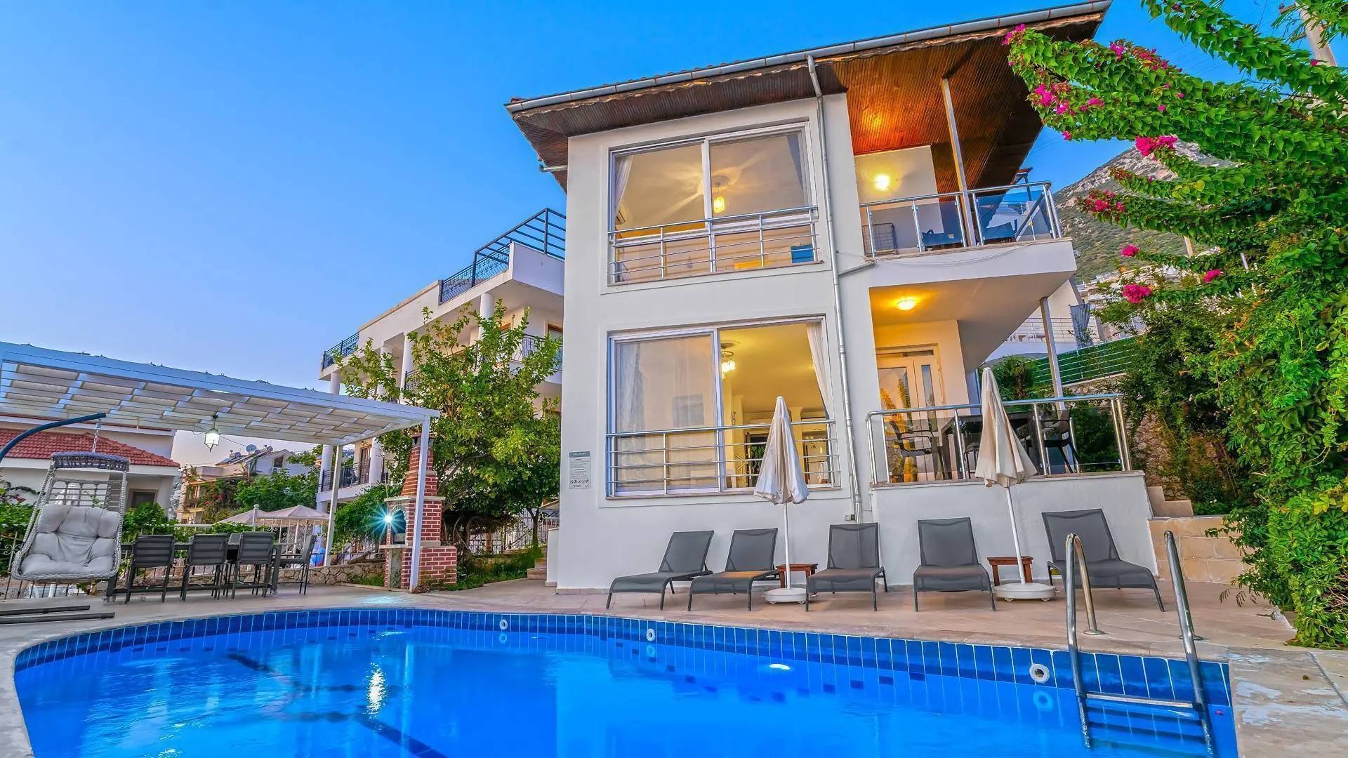 Kaş Kalkan'da Deniz Manzaralı, Özel Havuzlu, Konforlu Villa