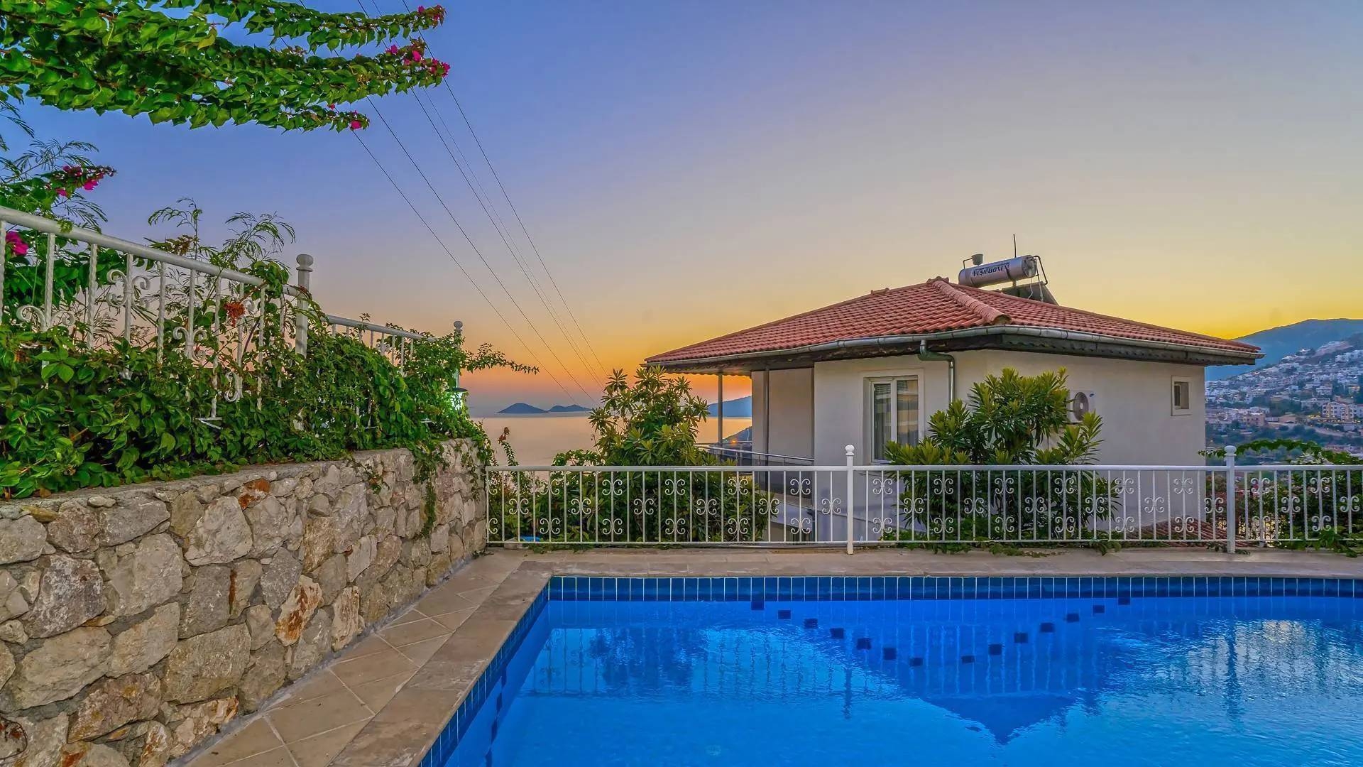 Kaş Kalkan'da Deniz Manzaralı, Özel Havuzlu, Konforlu Villa