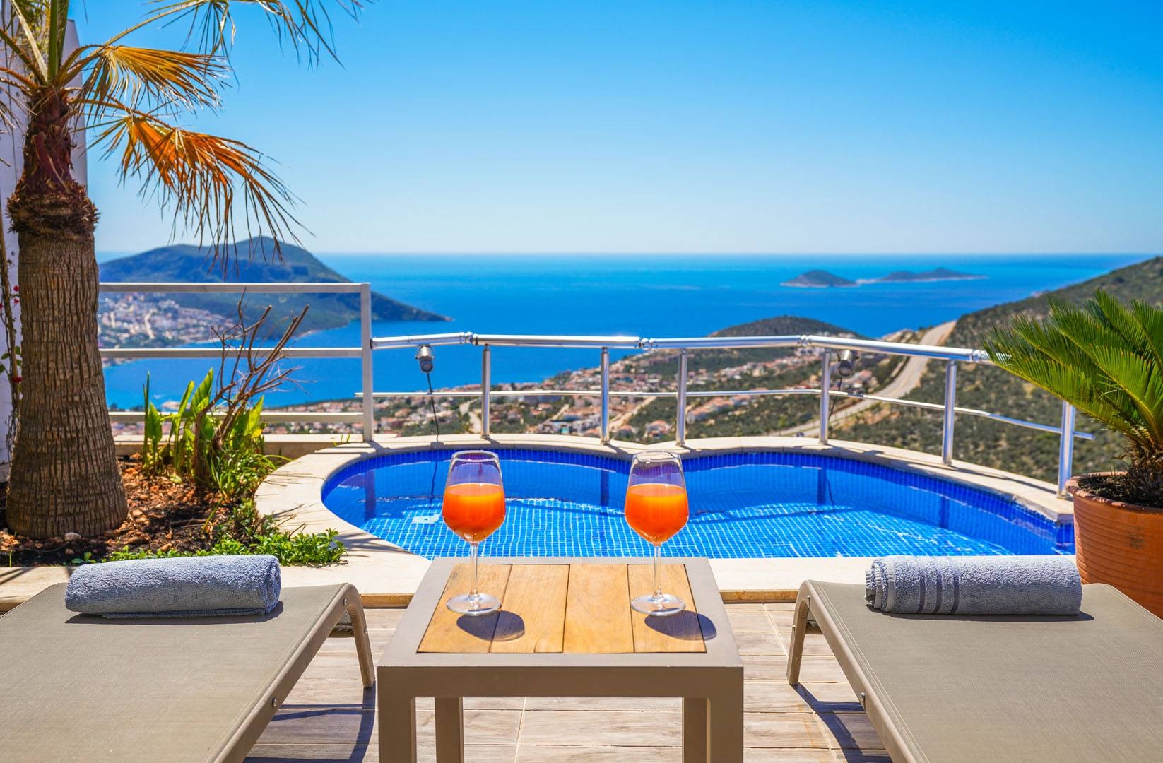 Kaş İslamlar'da Deniz Manzaralı, Sonsuzluk Havuzlu, Nezih Villa