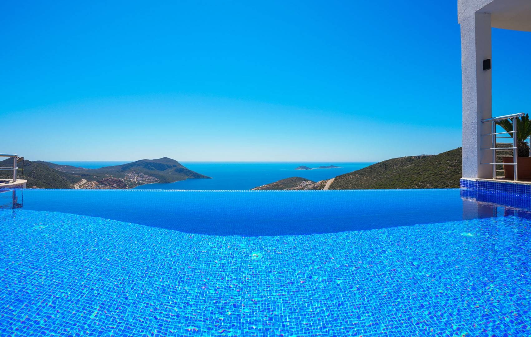 Kaş İslamlar'da Deniz Manzaralı, Sonsuzluk Havuzlu, Nezih Villa