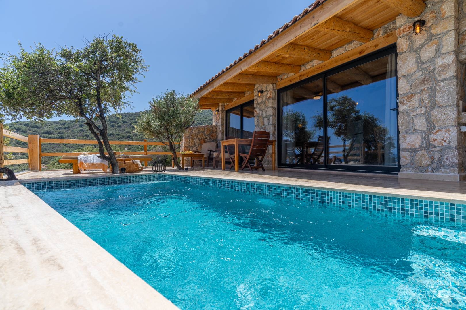 Kaş Kalkan'da Deniz Sıfır Konumda, Özel Havuzlu, Manzaralı Villa