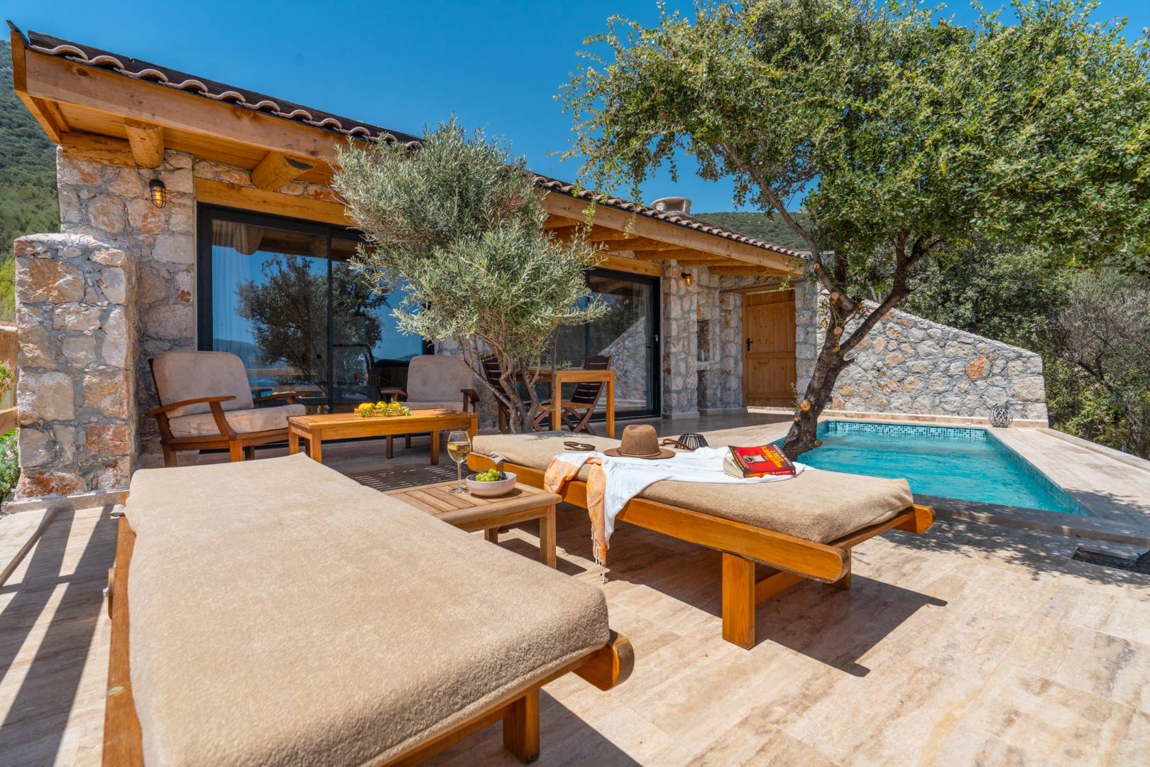 Kaş Kalkan'da Deniz Sıfır Konumda, Özel Havuzlu, Manzaralı Villa
