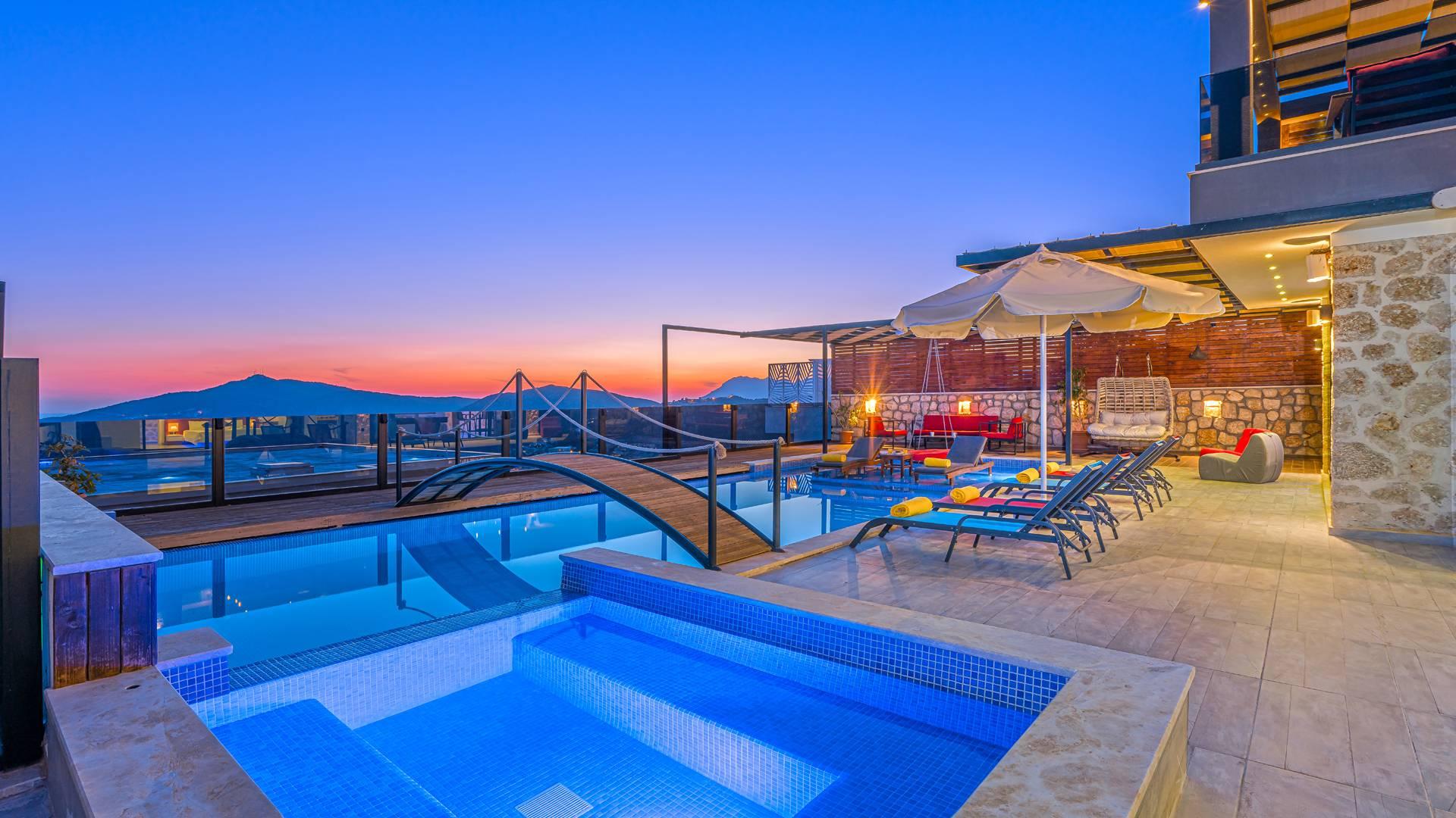 Kaş Bezirgan'da Deniz ve Doğa Manzaralı, Özel Havuzlu, Jakuzili Villa-15937