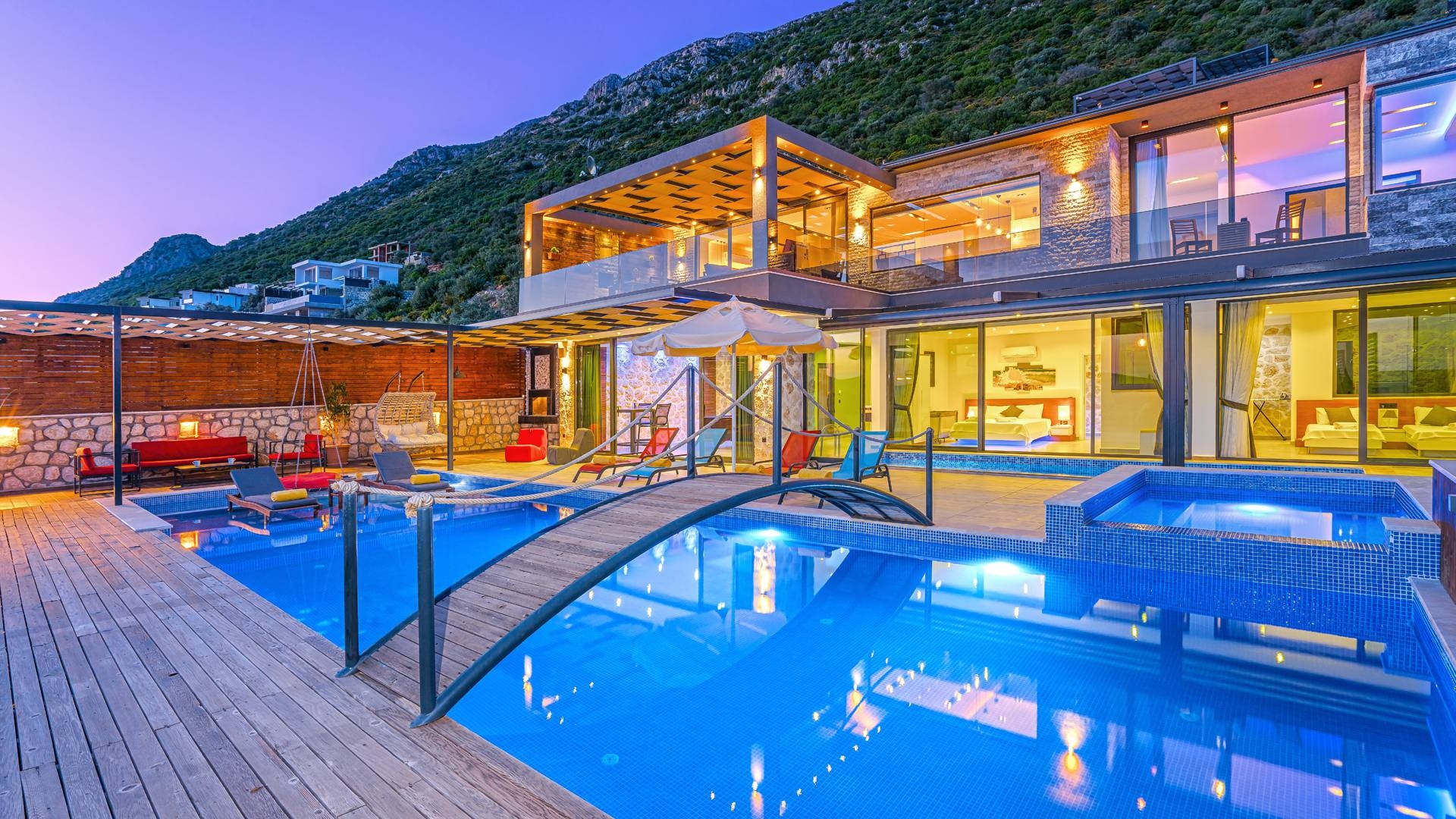 Kaş Bezirgan'da Deniz ve Doğa Manzaralı, Özel Havuzlu, Jakuzili Villa