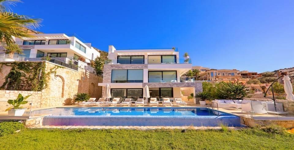 Kaş Kalkan'da Denize Sıfır Konumda, Özel Havuzlu, Görkemli Villa-12689