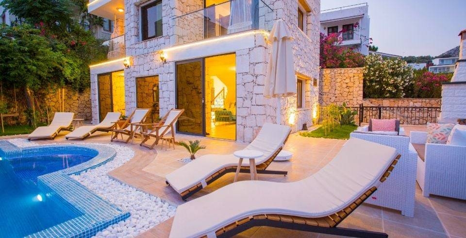 Kaş Kalkan'da Denize Yakın, Özel Havuzlu, Modern Tasarımlı Villa