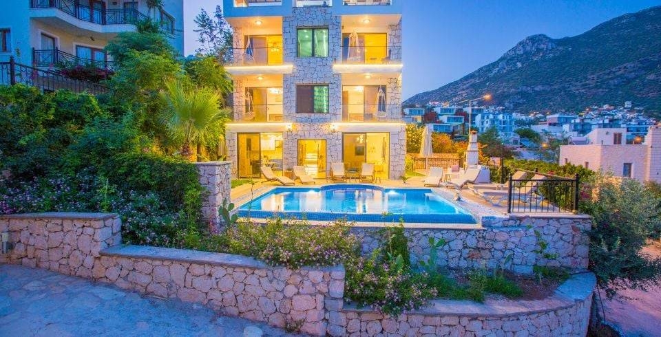 Kaş Kalkan'da Denize Yakın, Özel Havuzlu, Modern Tasarımlı Villa