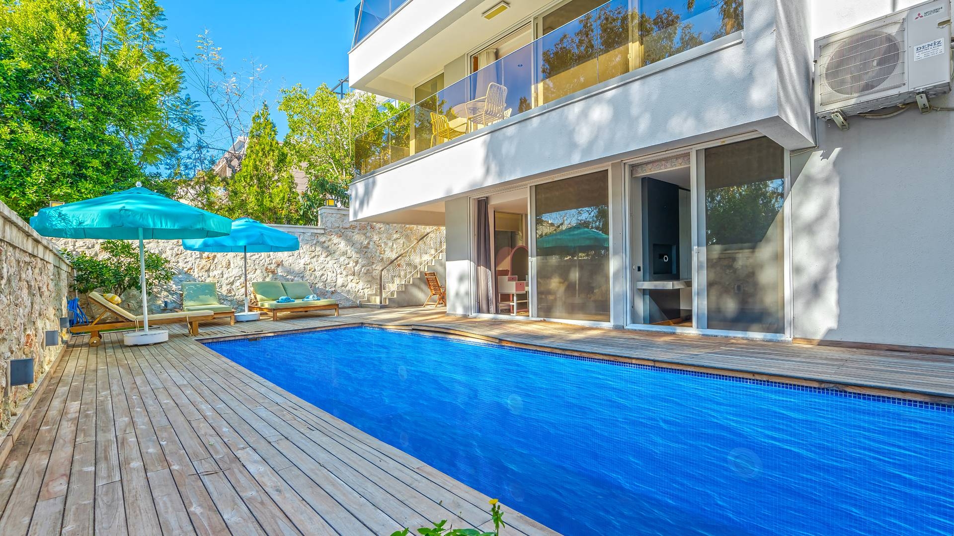 Kaş Kalkan'da Denize Yürüme Mesafesinde, Özel Havuzlu, Merkezi Villa