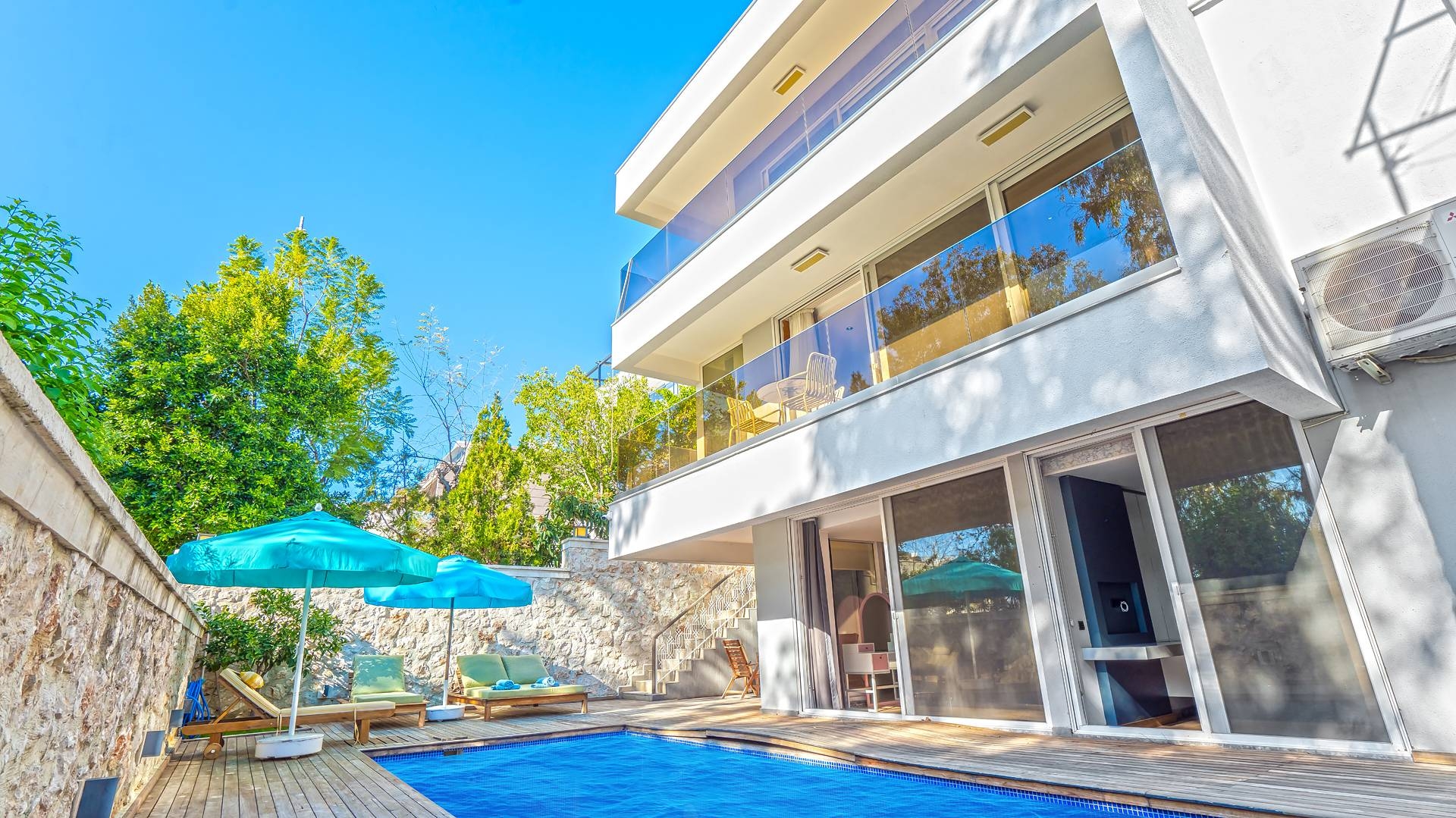 Kaş Kalkan'da Denize Yürüme Mesafesinde, Özel Havuzlu, Merkezi Villa