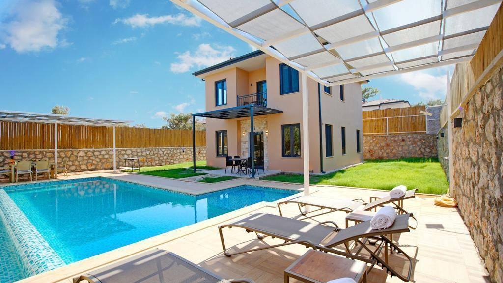 Kaş Gelemiş'te Elverişli Konumda, Özel Havuzlu, Bahçeli Villa-35339