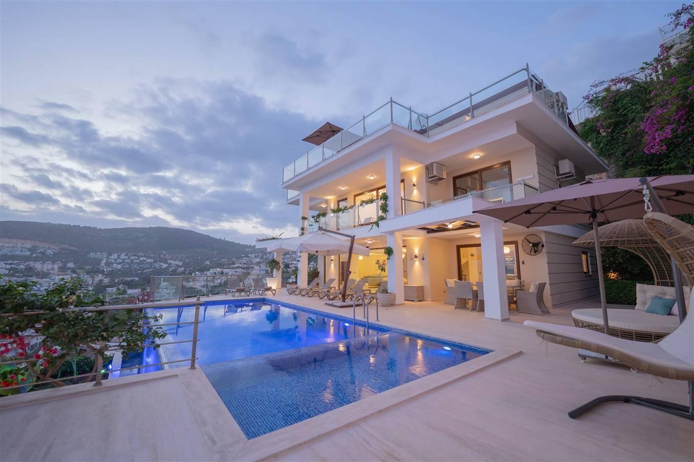 Kaş Kalkan'da Enfes Deniz Manzaralı, Sonsuzluk Havuzlu, Konforlu Villa-41116