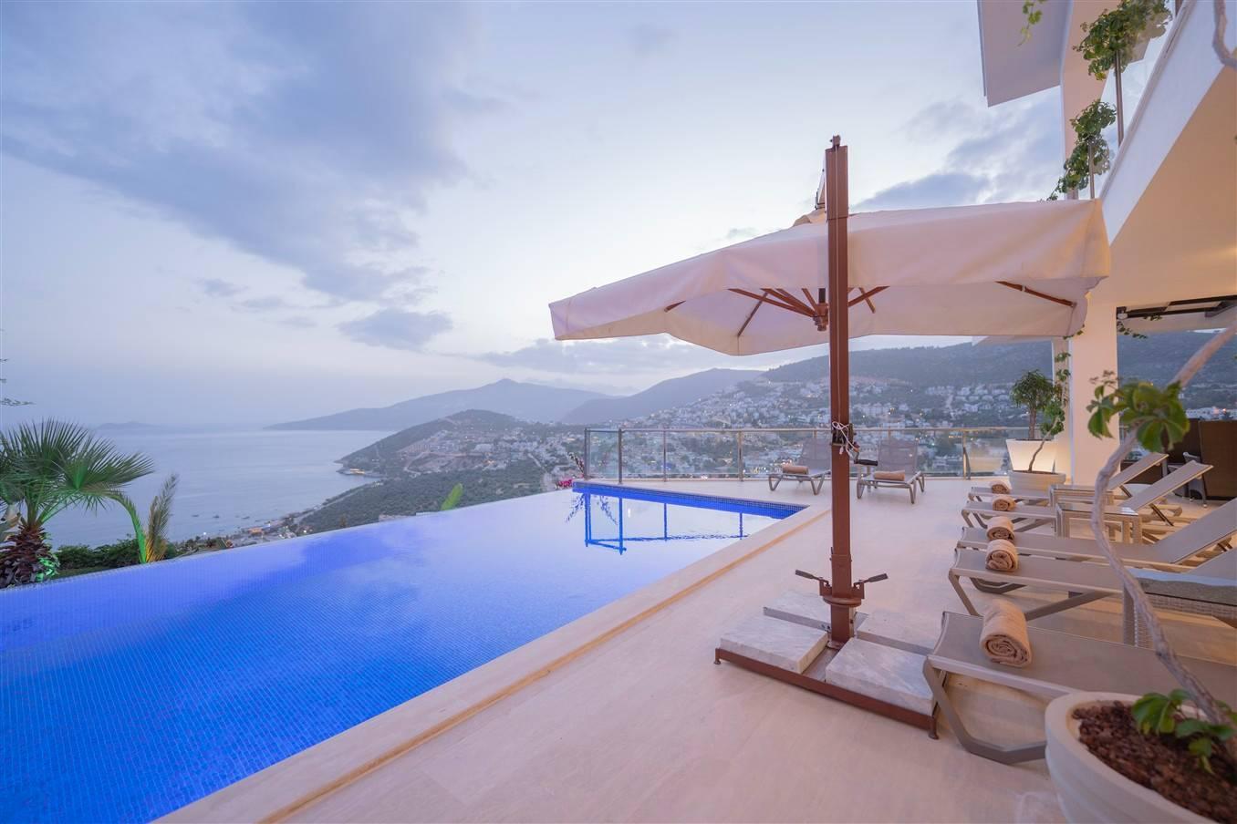 Kaş Kalkan'da Enfes Deniz Manzaralı, Sonsuzluk Havuzlu, Konforlu Villa-41116