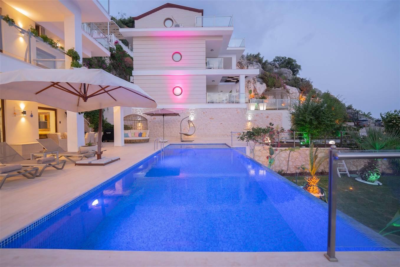 Kaş Kalkan'da Enfes Deniz Manzaralı, Sonsuzluk Havuzlu, Konforlu Villa-41116