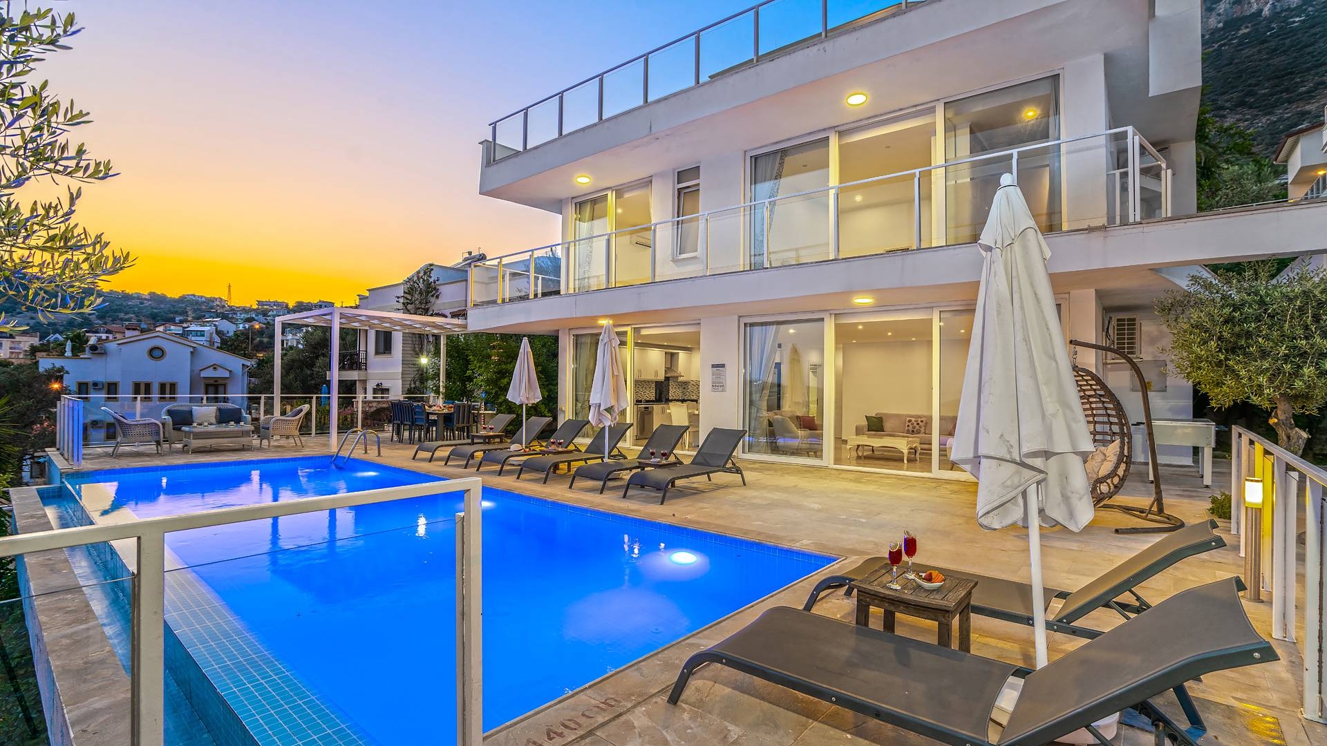 Kaş Kalkan'da Geniş Ailelere Uygun, Özel Havuzlu, Manzaralı Villa