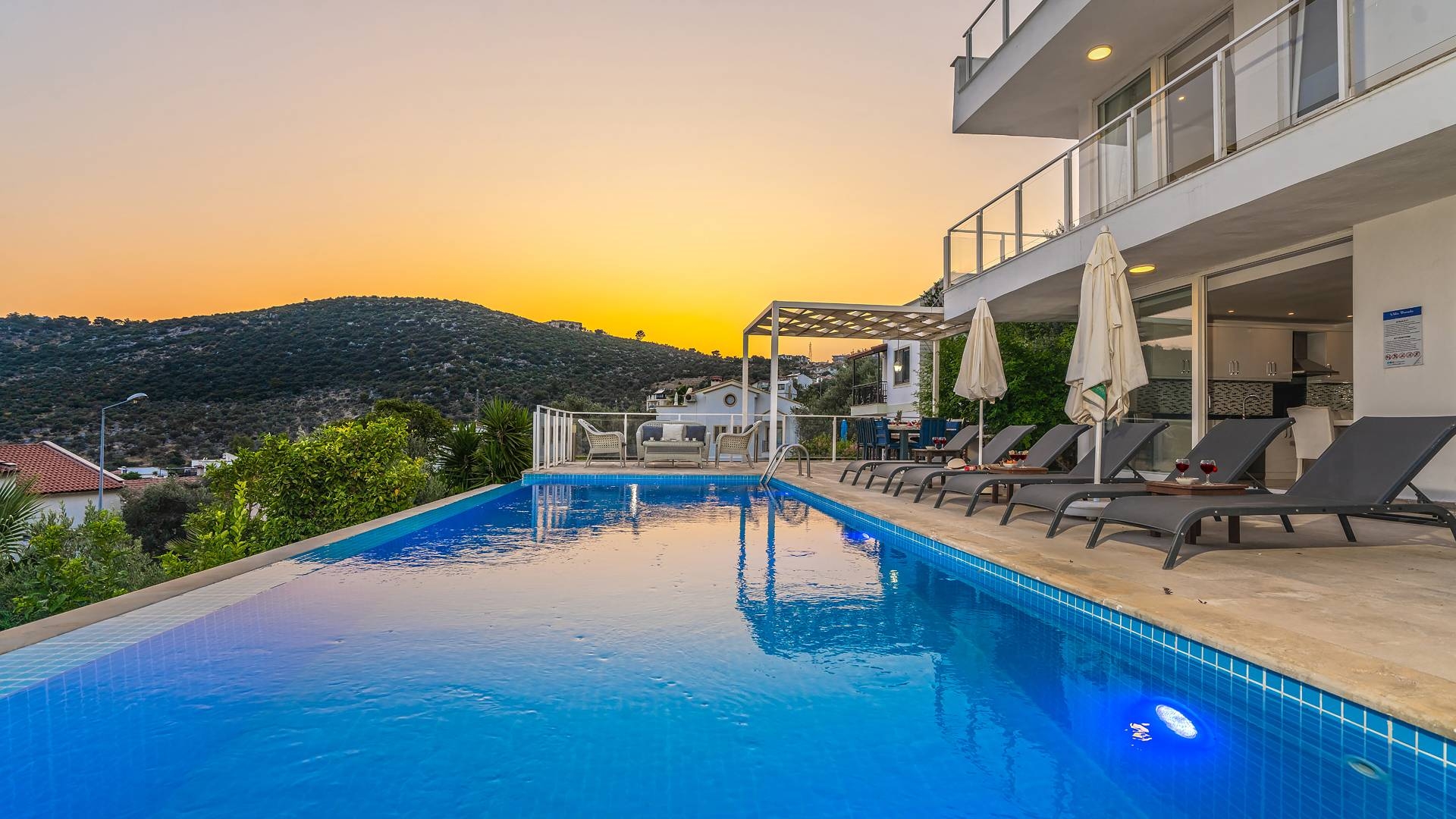 Kaş Kalkan'da Geniş Ailelere Uygun, Özel Havuzlu, Manzaralı Villa