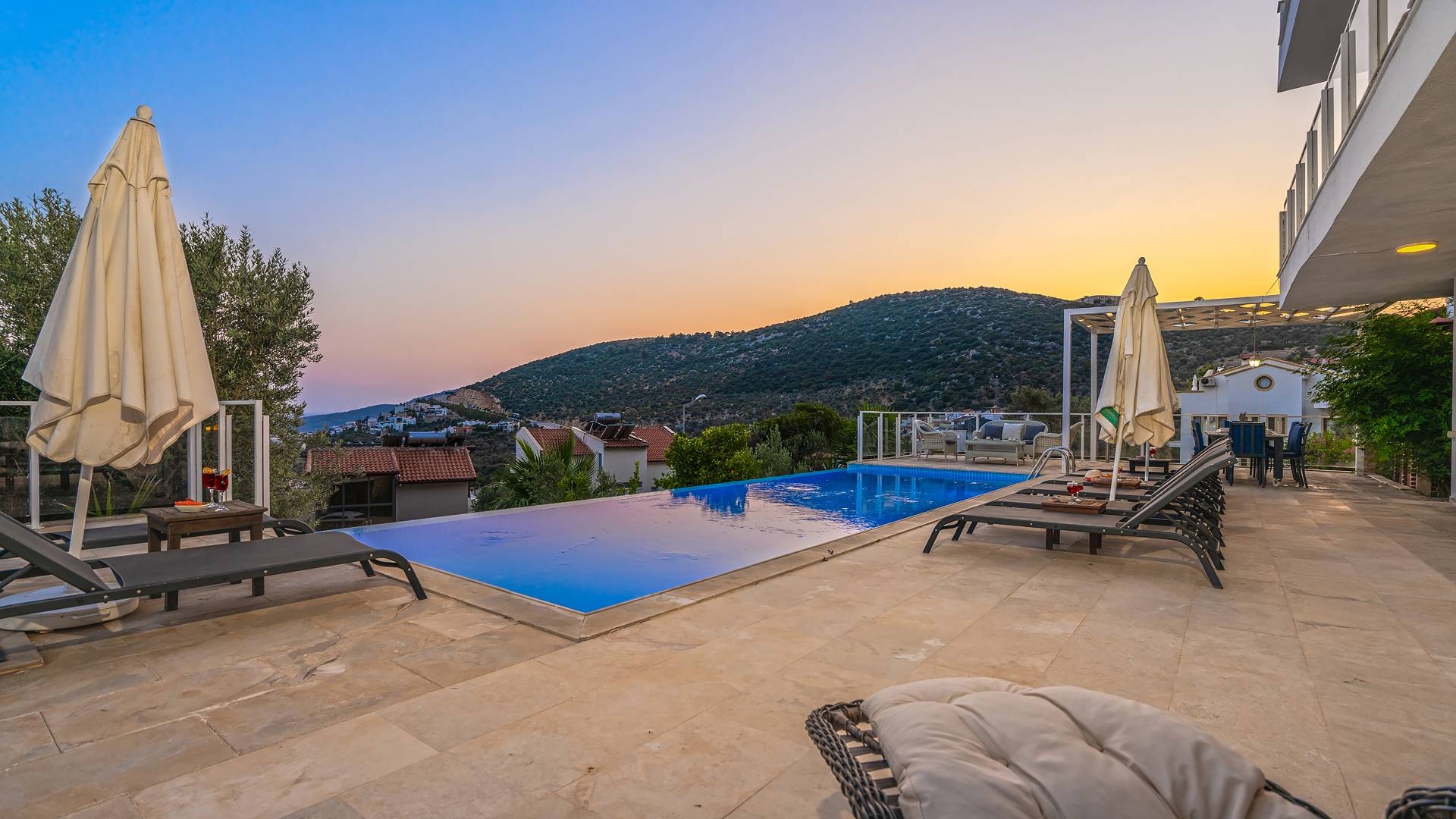 Kaş Kalkan'da Geniş Ailelere Uygun, Özel Havuzlu, Manzaralı Villa