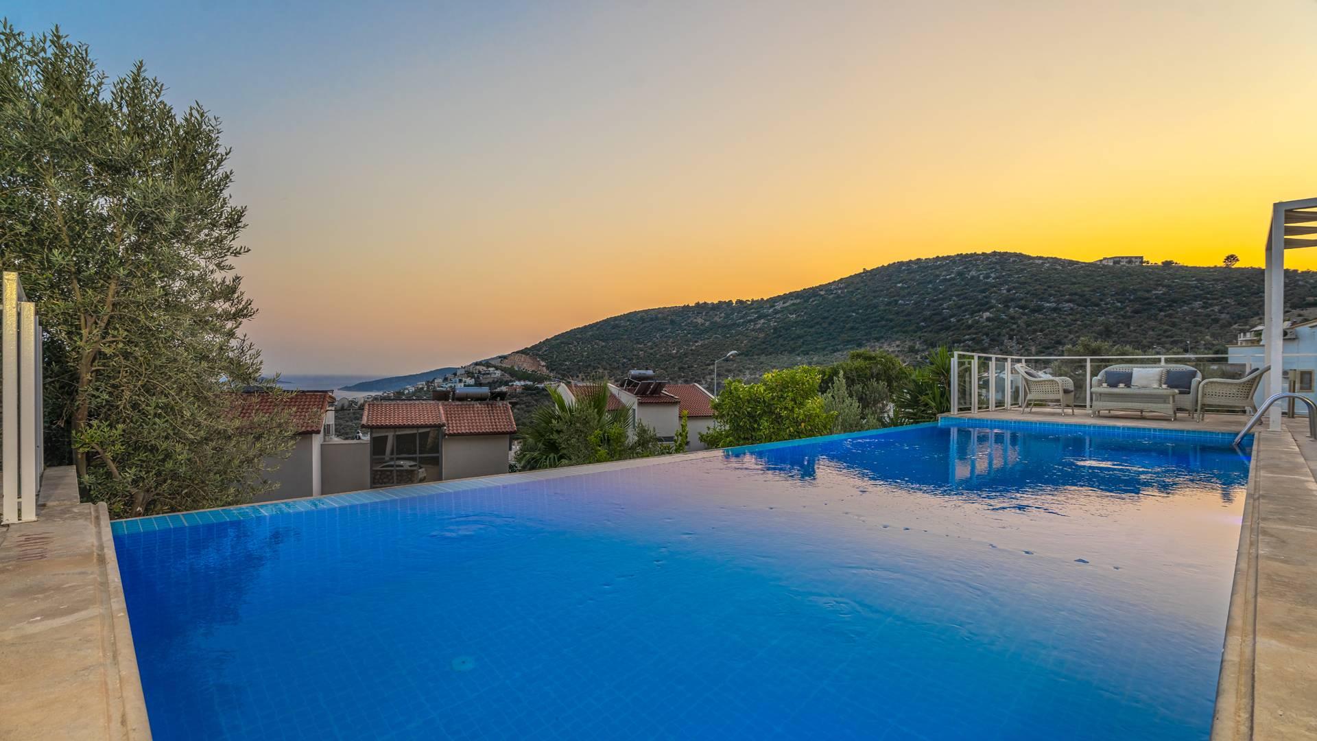 Kaş Kalkan'da Geniş Ailelere Uygun, Özel Havuzlu, Manzaralı Villa-43137