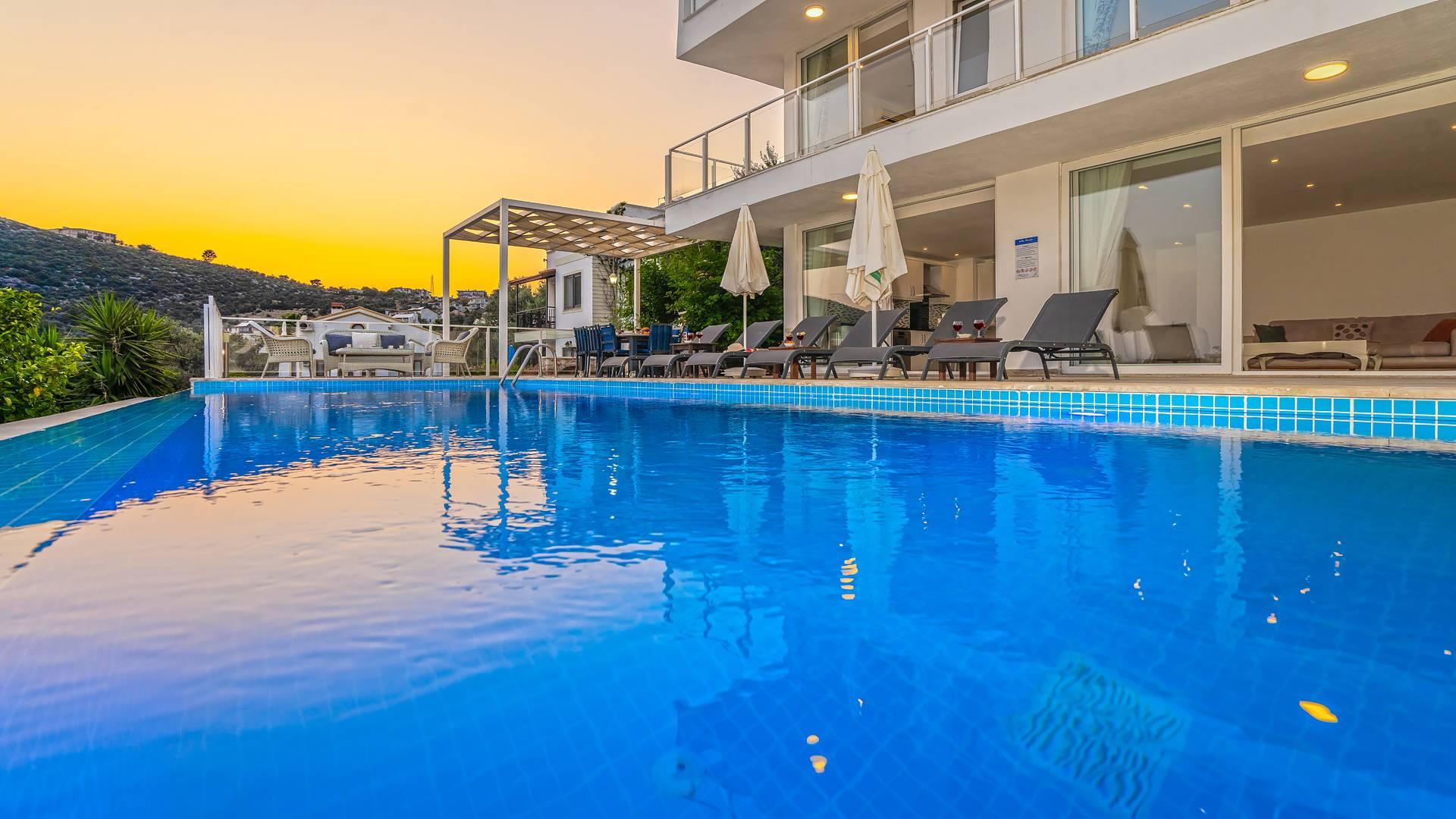 Kaş Kalkan'da Geniş Ailelere Uygun, Özel Havuzlu, Manzaralı Villa-43137