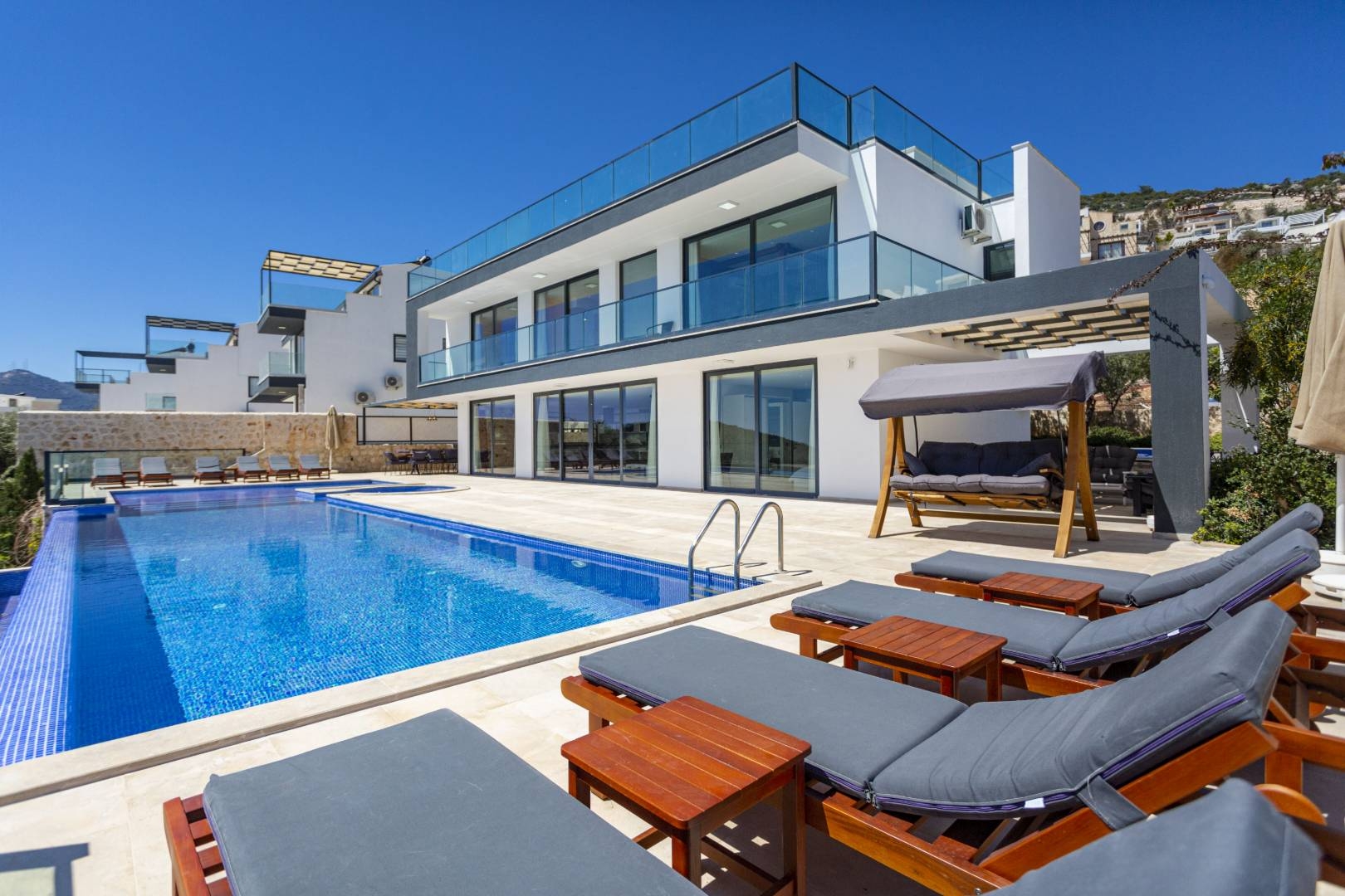 Kaş Kalkan'da Geniş Ailelere Uygun, Özel Havuzlu, Modern Villa